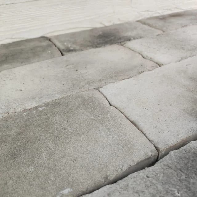 Zementplatte grau 1,5 cm für Außenterrasse – L: 13,5 cm x H: 27 cm x D: 3,5 cm