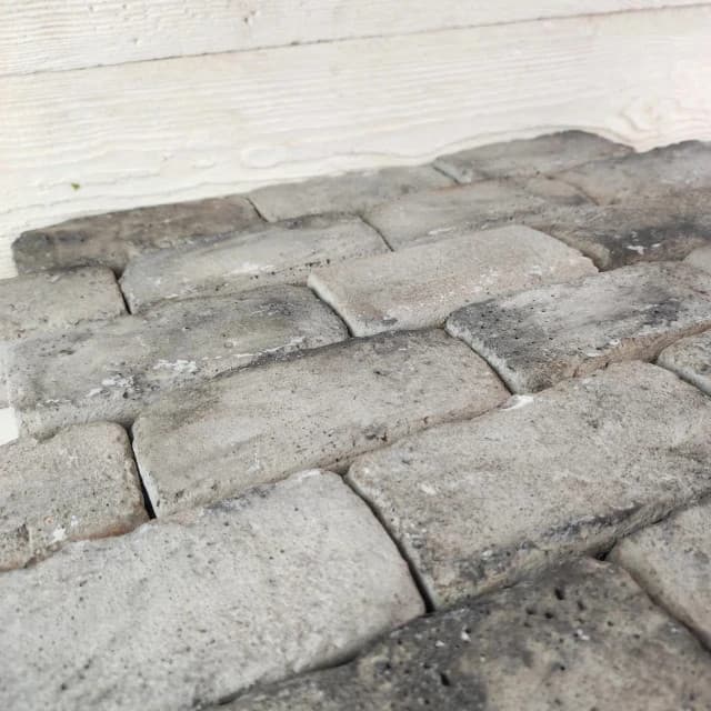 Antike graue Terrassenziegel – L: 6,5 cm x H: 13,5 cm x St: 3,5 cm