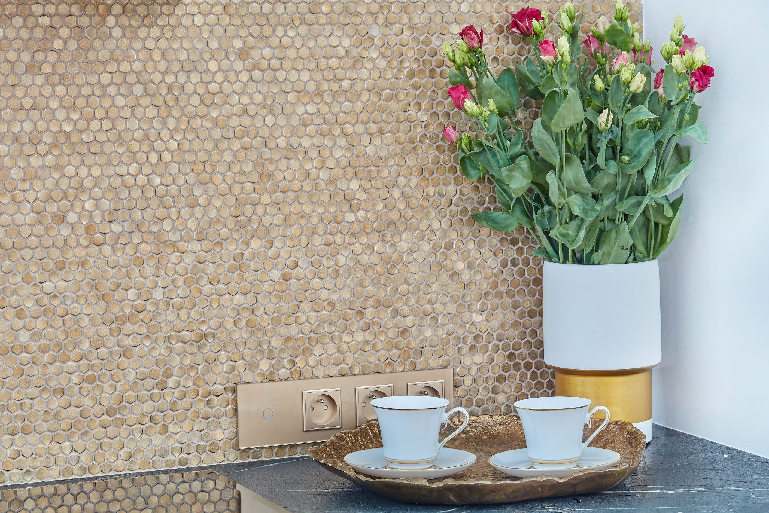 allumi-gold-hexagon-14