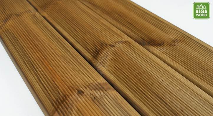 Panneau NERVillé Pin Brun Imprégné sous Pression 28×120 classe AB – AlgaWood