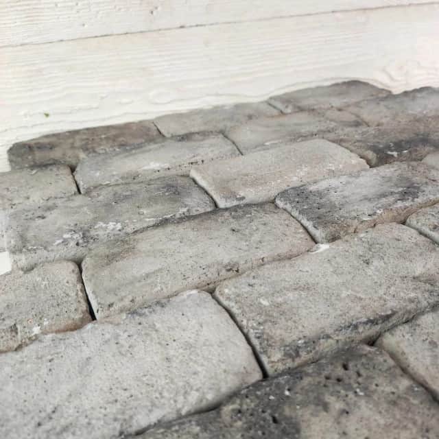 Briques de terrasse anciennes grises – L : 6.5 cm x H : 13.5 cm x Ep : 3.5 cm